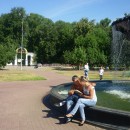 ''В летний зной''. У фонтана возле ДК им. В.И. Ленина и парка им. 1 Мая. Автор П