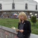 На фоне нижегородского цирка. Автор Царьков Евгений