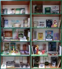 Экспонаты, рассказывающие об истории и культуре коренных народов Поволжья. Зал дружбы народов. Библиотека им. А. Гайдара. 2019 год