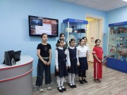 ''Этот удивительный день''. Наши читатели исполняют песню об учителях и школе. Библиотека им. В. Дубинина. 27 мая 2023 года