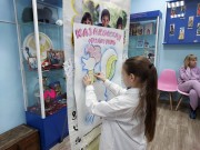 ''О Казаковской филиграни – с любовью''. ''Филигранный'' петушок собирается из отдельных фрагментов. Библиотека им. В. Дубинина. 17 января 2023 года