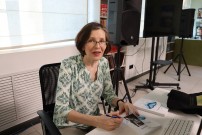 ''Песни, которые окрыляют''. Елена Владимировна Гудкова раздаёт автографы. ЦРБ им. Ф.М. Достоевского. 5 августа 2023 года