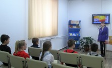 ''Дарите книги с любовью''. Знакомимся с историей международного праздника Книгодарения. Библиотека им. К. Симонова. 12 февраля 2023 года