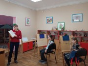 ''Он к звёздам проложил дорогу''. Библиотекарь Любовь Захарова читает детям рассказ Юрия Нагибина ''В сурдокамере''. Библиотека им. К. Симонова. 12 апреля 2023 года