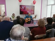 ''В честь женщины''. Музыкальное поздравление участникам встречи от барда В. Грошева. Библиотека им. М.Е. Салтыкова-Щедрина. 4 марта 2023 года