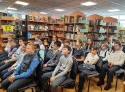 ''Истории о настоящих мужчинах''. Учащиеся школы № 51 слушают рассказ о значимых событиях российской истории. Библиотека им. А.Н. Островского. 21 февраля 2023 года