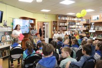 ''Вот оно какое, наше лето!''. Ольга Панкратова и Наталья Любимова открывают одноименную игровую программу. Библиотека им. А.Н. Островского. 1 июня 2023 года