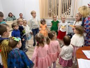 ''В ожидании Нового года…'' Игра ''Передай пирожок''. Библиотека им. К. Симонова. Декабрь 2023 года