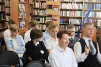 ''Мы вместе с книгой открываем мир''. Школьники решают логические задачи. Библиотека им. А.Н. Островского. 1 сентября 2023 года