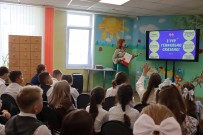 ''Мы вместе с книгой открываем мир''. Один из этапов библиотурнира – ''Гениально сказано!''. Библиотека им. А.Н. Островского. 1 сентября 2023 года