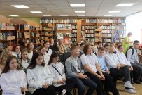 ''Мы вместе с книгой открываем мир''. Школьники определяют произведение по иллюстрации. Библиотека им. А.Н. Островского. 1 сентября 2023 года