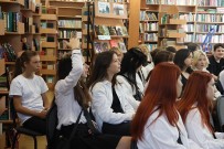 ''Мы вместе с книгой открываем мир''. Школьники объясняют смысл известных высказываний. Библиотека им. А.Н. Островского. 1 сентября 2023 года