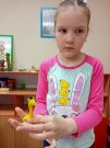 ''Неделя детской книги-2023''. Юная мастерица Капралова Ксюша, 7 лет. Библиотека им. К. Симонова. Март 2023 года