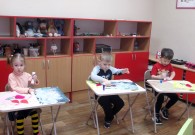 ''Мамино сердце''. Участники студии ''Умка'' за работой. Библиотека им. К. Симонова. 5 марта 2024 года