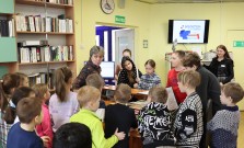 ''Человек читающий''. Ольга Захарова сообщает о правилах поведения в библиотеке. Библиотека им. А.Н. Островского. 26 марта 2024 года