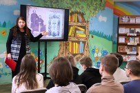 ''Человек читающий''. Ольга Панкратова сопоставляет автобиографические воспоминания писателя с темой экспозиции музея ''Домик Каширина''. Библиотека им. А.Н. Островского. 29 марта 2024 года