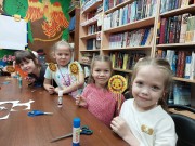 ''Масленицу встречаем!'' Добрые солнышки дарят радость и счастье! Библиотека им. В. Дубинина. 11 марта 2024 года