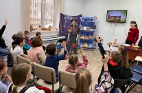''Весенние каникулы - ура!'' Ребята отвечают на хитрые вопросы Бабушки Яги. Библиотека им. К. Симонова. 25 марта 2024 года