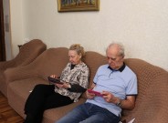 ''В сердце каждого потомка''. Участники встречи зачитывают отрывки из фронтовых дневников. ГБУ КЦСОН Нижегородского р-на Нижнего Новгорода. 1 февраля 2024 года