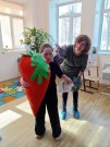 ''Зайкины проделки на весенней полянке''. Сделали аппликацию морковки. Школа № 56. 14 марта 2024 года