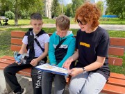 ''Безопасное лето''. Дети отвечают на вопросы викторины. Территория около ЦРДБ им. А. Пешкова. Июль 2025