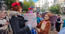 ''Чебурашка собирает друзей''. Вручение подарка. ЦРДБ им. А. Пешкова. 27 августа 2025 года