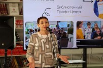 ''Найти себя''. Гостей приветствует Алла Игошина, директор МКУК ЦБС Канавинского района. ЦРБ им. Ф.М. Достоевского. 29 сентября 2025 года