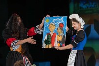 ''Премьера с душой: ''Невольный странник'' — смешно и трогательно''. Сцена из спектакля. Фото Андрея Хозяева. Дом актёра им. В.В. Вихрова. 28 августа 2025 года