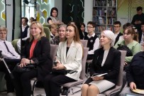 ''Найти себя''. Гостей презентации заинтересовал рассказ о проекте. ЦРБ им. Ф.М. Достоевского. 29 сентября 2025 года