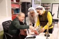 ''Встреча с Владимиром Седовым''. Владимир Иванович Седов подписывает книги. ЦРБ им. Ф.М. Достоевского. 18 ноября 2025 года