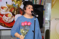 ''Струны русской души''. Цветы в знак благодарности за прекрасный концерт. ЦРБ им. Ф.М. Достоевского. 18 января 2026 года