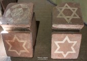 Плиты пола Михаило-Архангельского собора в кремле. Глина. Фото Татьяны Шепелевой. 24 сентября 2014 года