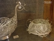 Вазы ''Павлин'' (фрагмент) и ''Орнаментальная''. 1979 г. Бабашова Р.В.. Фото Татьяны Шепелевой. 2016 год