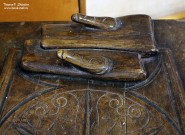Кресло ''Дуга, топор и рукавицы''. Рукавицы - элемент декора. Фото Татьяны Шепелевой. Май 2016 года