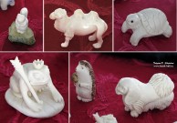 Сувениры - минатюрные фигурки животных. Кость, резьба. Поселок Варнавино Нижегородской области. Фото Татьяны Шепелевой. Май 2015 года