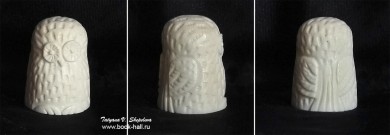 Наперсток ''Сова'' из Варнавина. Кость, резьба. Фото Татьяны Шепелевой. Октябрь 2020 года