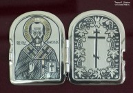 Тропина Е.Ф. Икона-складень ''Николай Чудотворец''. 2009. Серебро 925 пробы, чернь, позолота. Фото Татьяны Шепелевой. 2015 год
