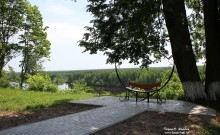 Декоративная скамья на набережной Красной горки. Варнавино. Май 2015 года. Фото Татьяны Шепелевой