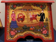 Наталья Приваловская. Сундучок-скамеечка ''Детский мир''. Фото Татьяны Шепелевой. 2024 год