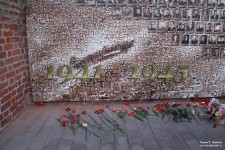''Наша Победа''. Триптих в технике FrameUnite Art в Нижегородском кремле. Автор Игорь Пшеницын. Левая часть - истребитель Ла-5. Фрагмент
