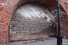 ''Наша Победа''. Триптих в технике FrameUnite Art в Нижегородском кремле. Автор Игорь Пшеницын. Правая часть - реактивный миномет ''Катюша''. Фото Татьяны Шепелевой. 9 мая 2014 года