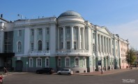 Главный корпус НижГМА - бывшее здание пароходного общества ''Волга''. Нижний Новгород, Верхневолжская набережная, дом 1. Июнь 2015 года. Фото Татьяны Шепелевой