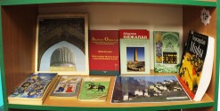 Постоянно действующая экспозиция ''Ираноязычные народы мира'' в детской библиотеке им. А. Гайдара. Фрагмент. 20 октября 2014 года. Фото Татьяны Шепелевой
