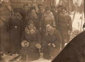 Колпакова Анна Андреевна (в белом полушубке). Фото из семейного архива