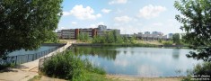 Панорама Мещерского озера. Вид на жилой массив, школу № 176, спорткомплекс &quot;Мещера&quot; и новостройку &quot;Седьмое небо&quot;