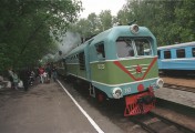 Тепловоз-памятник. Тепловоз ТУ2-233 на Детской железной дороге. Нижний Новгород. Летняя поездная практика, 2003 год. Фото Галины Яковлевой
