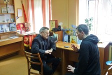 Александр Всеволодович Попов даёт интервью Андрею Кузечкину. Библиотека им. А. Гайдара. 8 апреля 2014 года. Фото Татьяны Андриановой